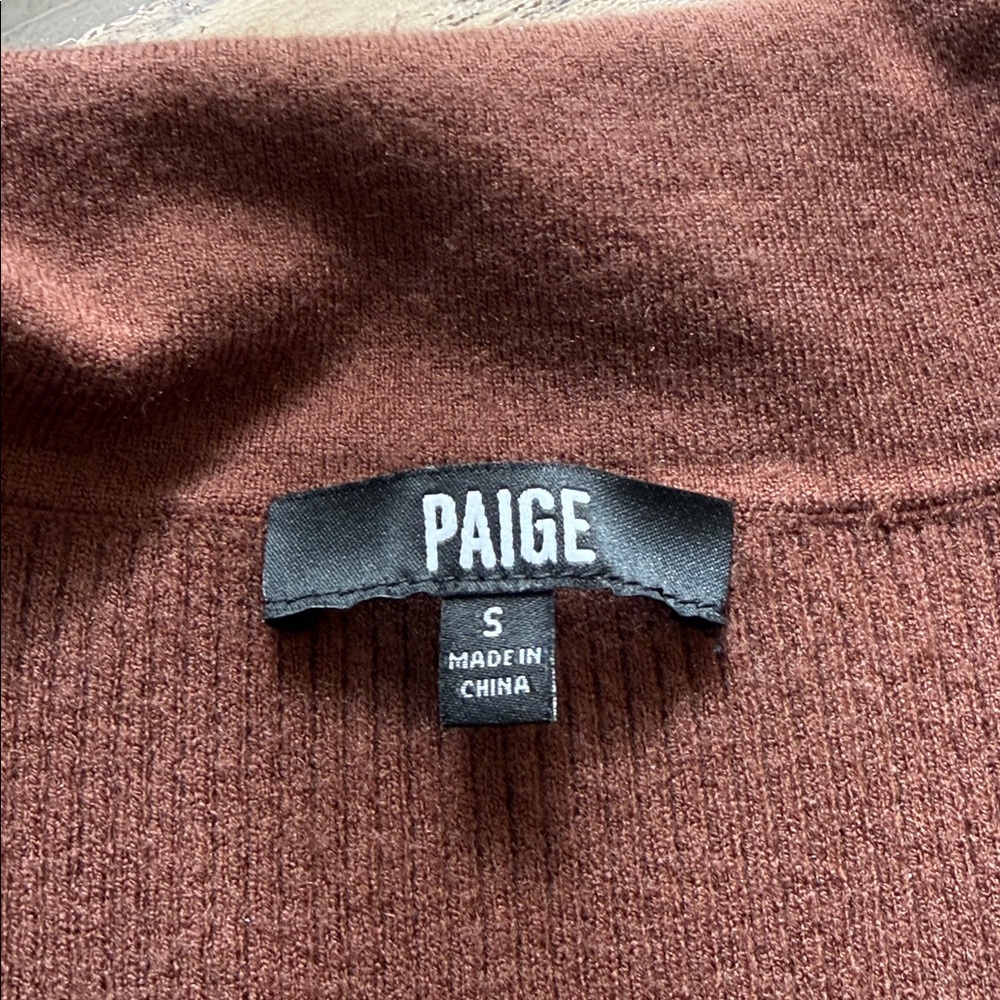 Paige - Short Sleeve Midi Dress - Picture 4 of 5